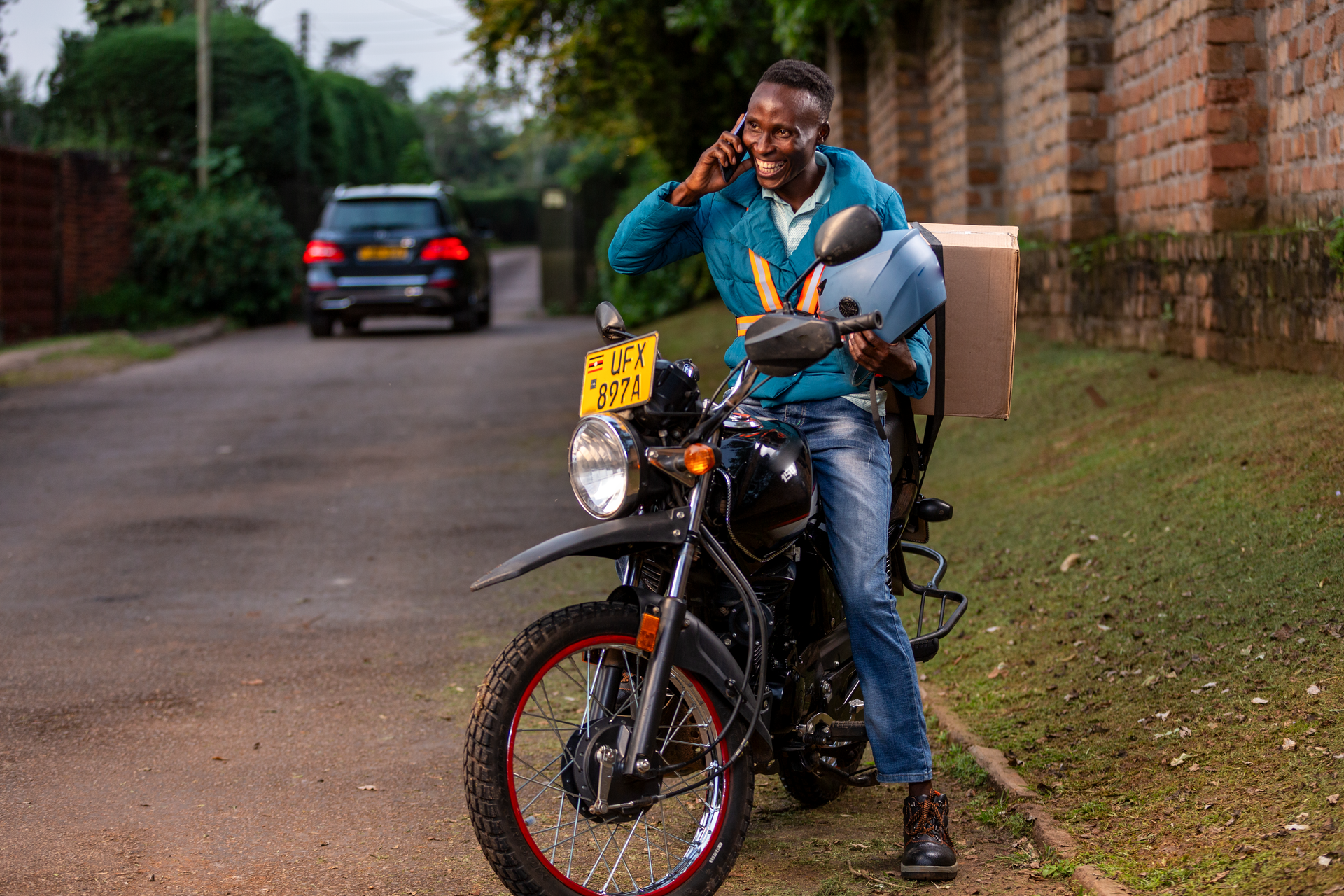 Man on a bike getting a loan from Momo