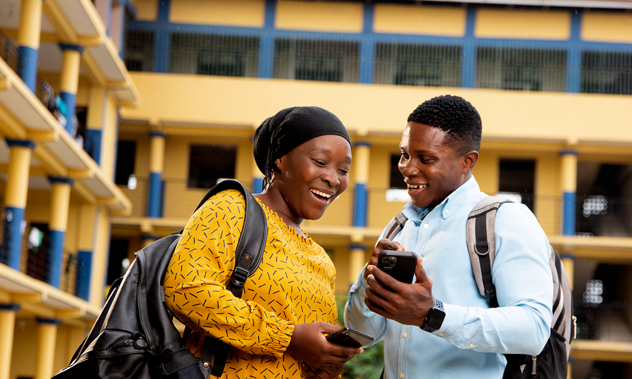 lady + man looking at phone